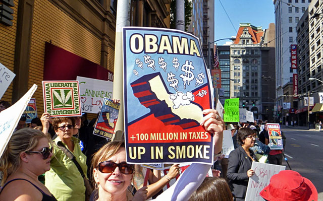 Блестящий зад Обамы совсем не пахнет марихуаной